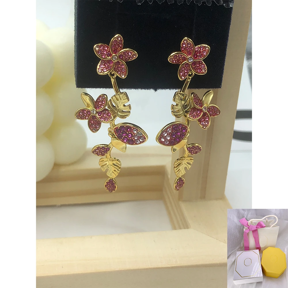 Hot selling fashionable pink flower earrings plated with gold, high-end romantic holiday gift
Hot selling fashionable pink flower earrings plated with gold, high-end romantic holiday gift