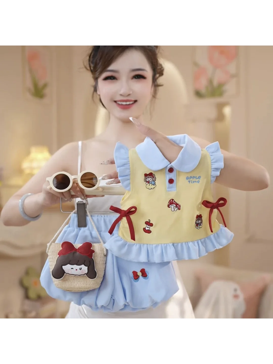 Cute Princess Style Two-Piece Set for Girls Summer 2026 Cartoon Flip Collar Top And Bloomer Shorts Elastic Waistband
Cute Princess Style Two-Piece Set for Girls Summer 2026 Cartoon Flip Collar Top And Bloomer Shorts Elastic Waistband