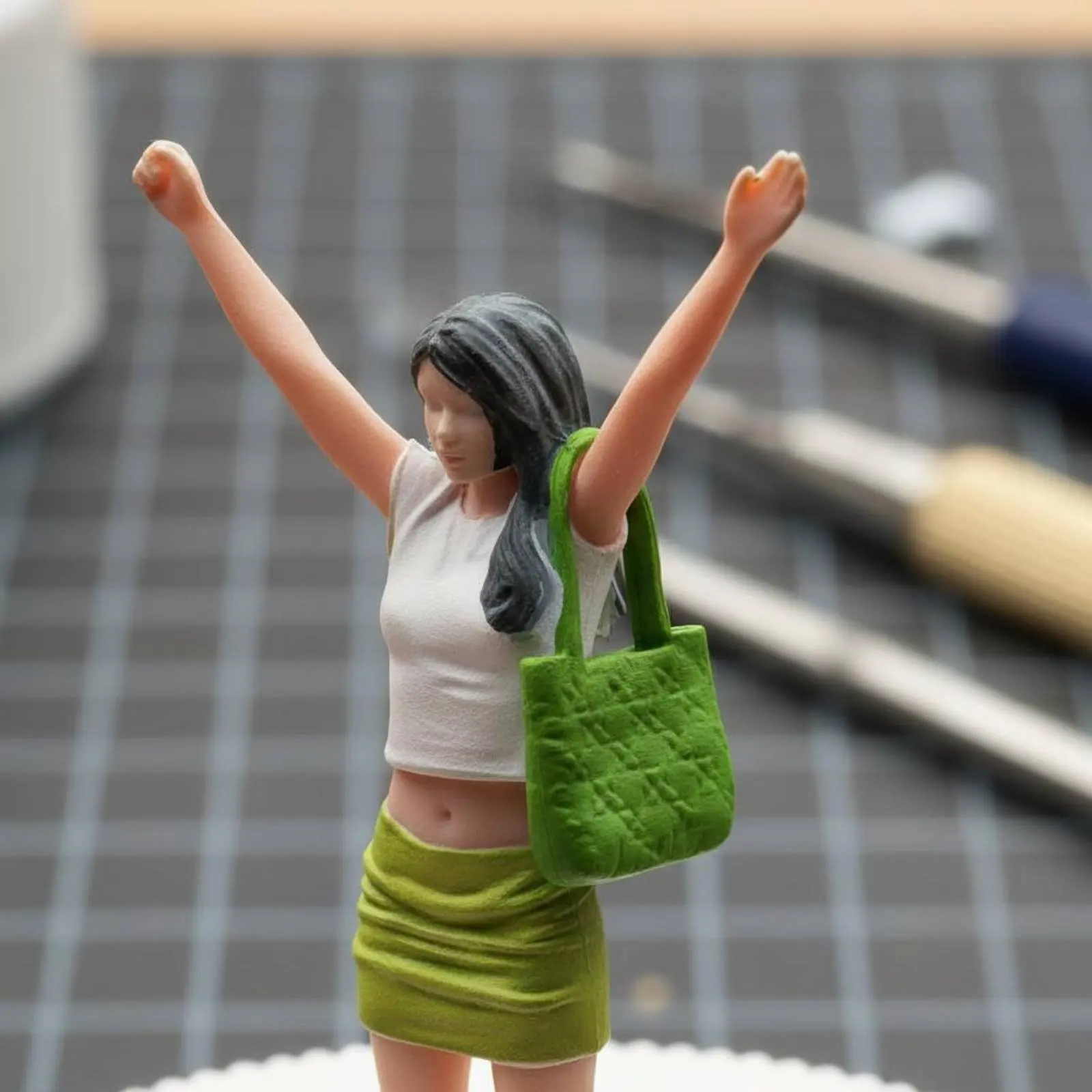 Cheering Girl Figure Realistic Detailing 1:64 Scale Girl Figurine Sand Table Doll Decoration Photography Props for Hobbyists
Cheering Girl Figure Realistic Detailing 1:64 Scale Girl Figurine Sand Table Doll Decoration Photography Props for Hobbyists