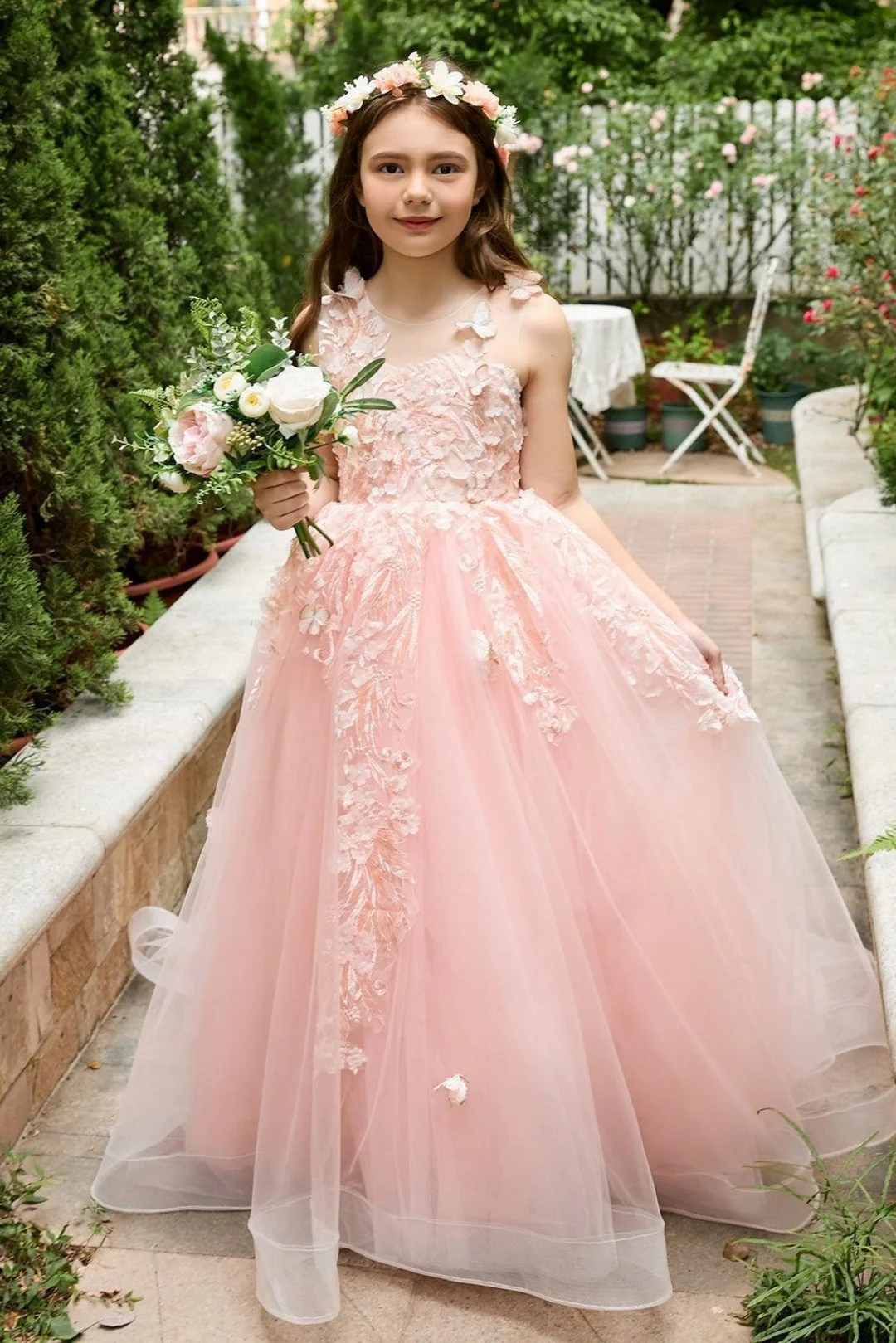Elegant butterfly floor mopping flower girl wedding dress, lace long sleeved ball dress Sleeved Lace Appliqué Tulle Ball Gown
Elegant butterfly floor mopping flower girl wedding dress, lace long sleeved ball dress Sleeved Lace Appliqué Tulle Ball Gown