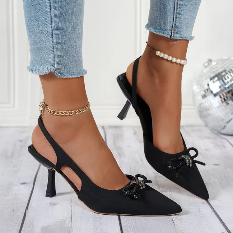 2026 New Baotou Sandals Versatile Sexy Women's High Heels Pointed Toe Back Empty Sandals Plus Size
2026 New Baotou Sandals Versatile Sexy Women's High Heels Pointed Toe Back Empty Sandals Plus Size