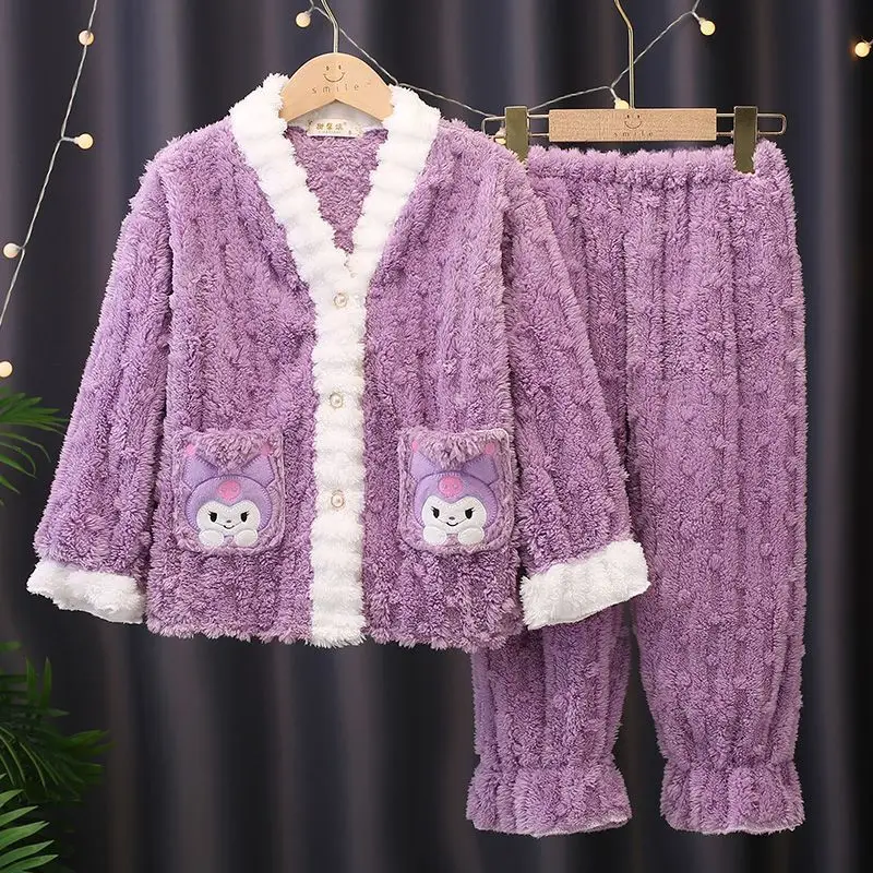 Пижамный костюм Sanrio Kuromi из кораллового флиса с аниме-фигуркой My Melody, спортивный костюм с круглым вырезом, зимний теплый милый мультяшный новый стиль
Пижамный костюм Sanrio Kuromi из кораллового флиса с аниме-фигуркой My Melody, спортивный костюм с круглым вырезом, зимний теплый милый мультяшный новый стиль