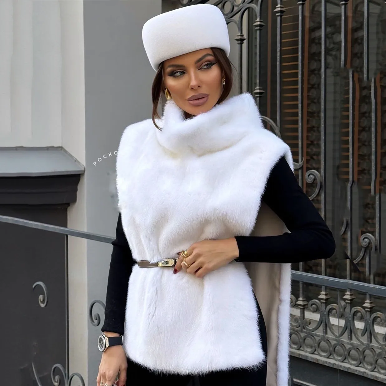 Winter New Solid Faux Mink Fur Vest For Women Sleevess High Collar Thickened Warm Jackets Female Outwear Plush Fur Women's Vest
Winter New Solid Faux Mink Fur Vest For Women Sleevess High Collar Thickened Warm Jackets Female Outwear Plush Fur Women's Vest