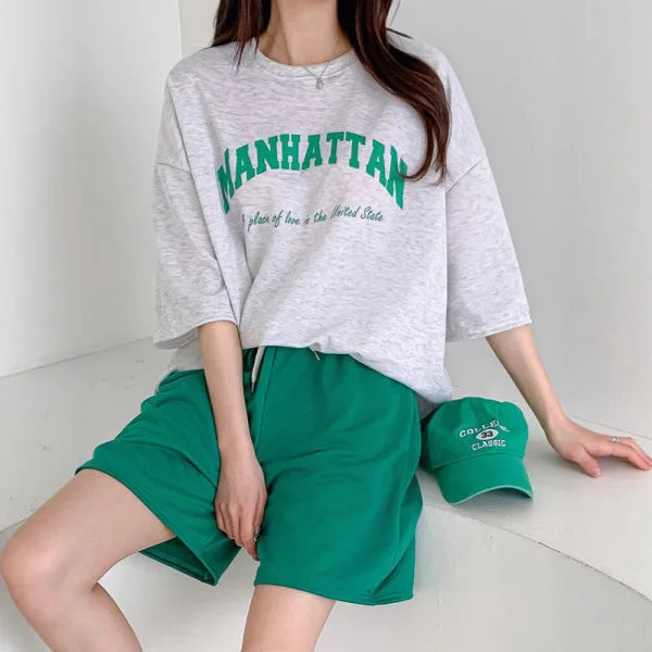 Women's Printed Casual 2-Piece Set, Oversized Short Sleeve T-Shirt & Drawstring Shorts, Loungewear & Streetwear
Women's Printed Casual 2-Piece Set, Oversized Short Sleeve T-Shirt & Drawstring Shorts, Loungewear & Streetwear