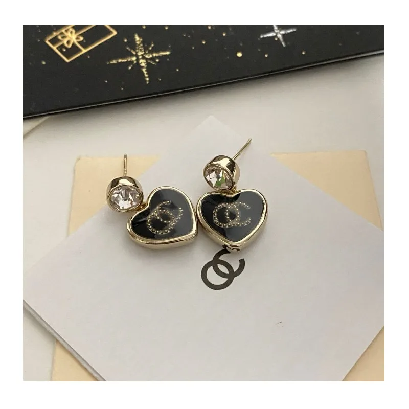 Xiaoxiang Earrings Classic Black Peach Heart Earrings Women's Versatile Rhinestone Stud Earrings Love Earrings Temperament High-
Xiaoxiang Earrings Classic Black Peach Heart Earrings Women's Versatile Rhinestone Stud Earrings Love Earrings Temperament High-