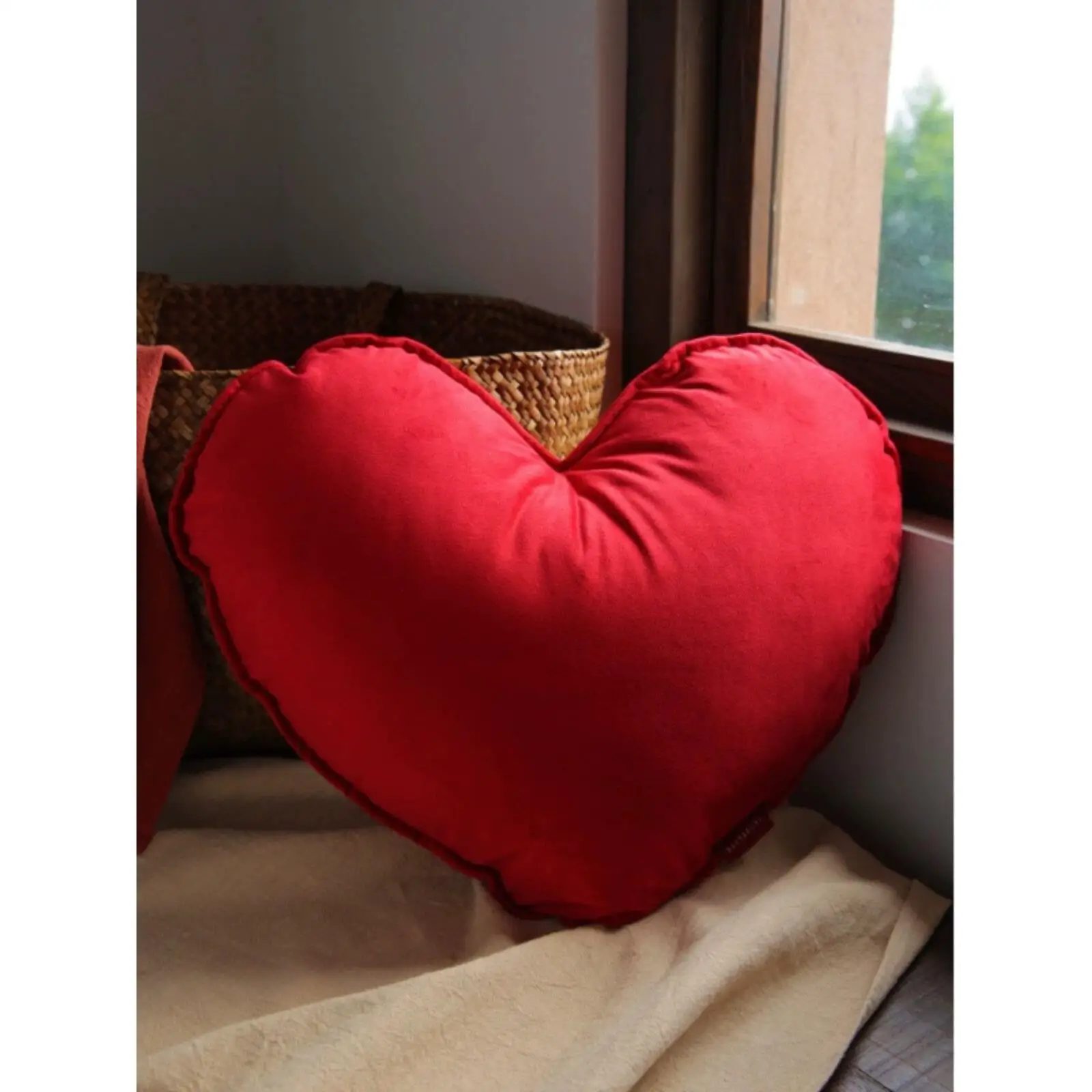 Red Heart Shaped Pillow Wedding Gift Couple Birthday Living Room Sofa Cushion Couple Name Chinese Character Decorative Piece
Red Heart Shaped Pillow Wedding Gift Couple Birthday Living Room Sofa Cushion Couple Name Chinese Character Decorative Piece