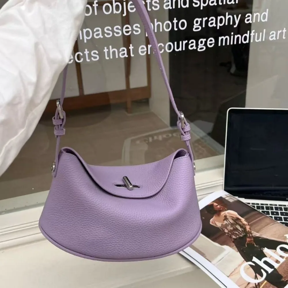 Casual Fashion Bag Women's New Simple Solid Color Versatile Texture Unique Versatile Single Shoulder Crossbody Bag Commuting
Casual Fashion Bag Women's New Simple Solid Color Versatile Texture Unique Versatile Single Shoulder Crossbody Bag Commuting