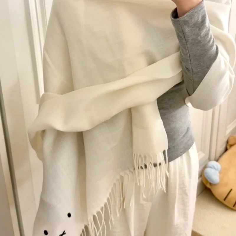 Популярный шарф с рисунком Miffy серии, милый кролик, креативный модный зимний теплый белый шарф, подарки на день рождения для девочек
Популярный шарф с рисунком Miffy серии, милый кролик, креативный модный зимний теплый белый шарф, подарки на день рождения для девочек