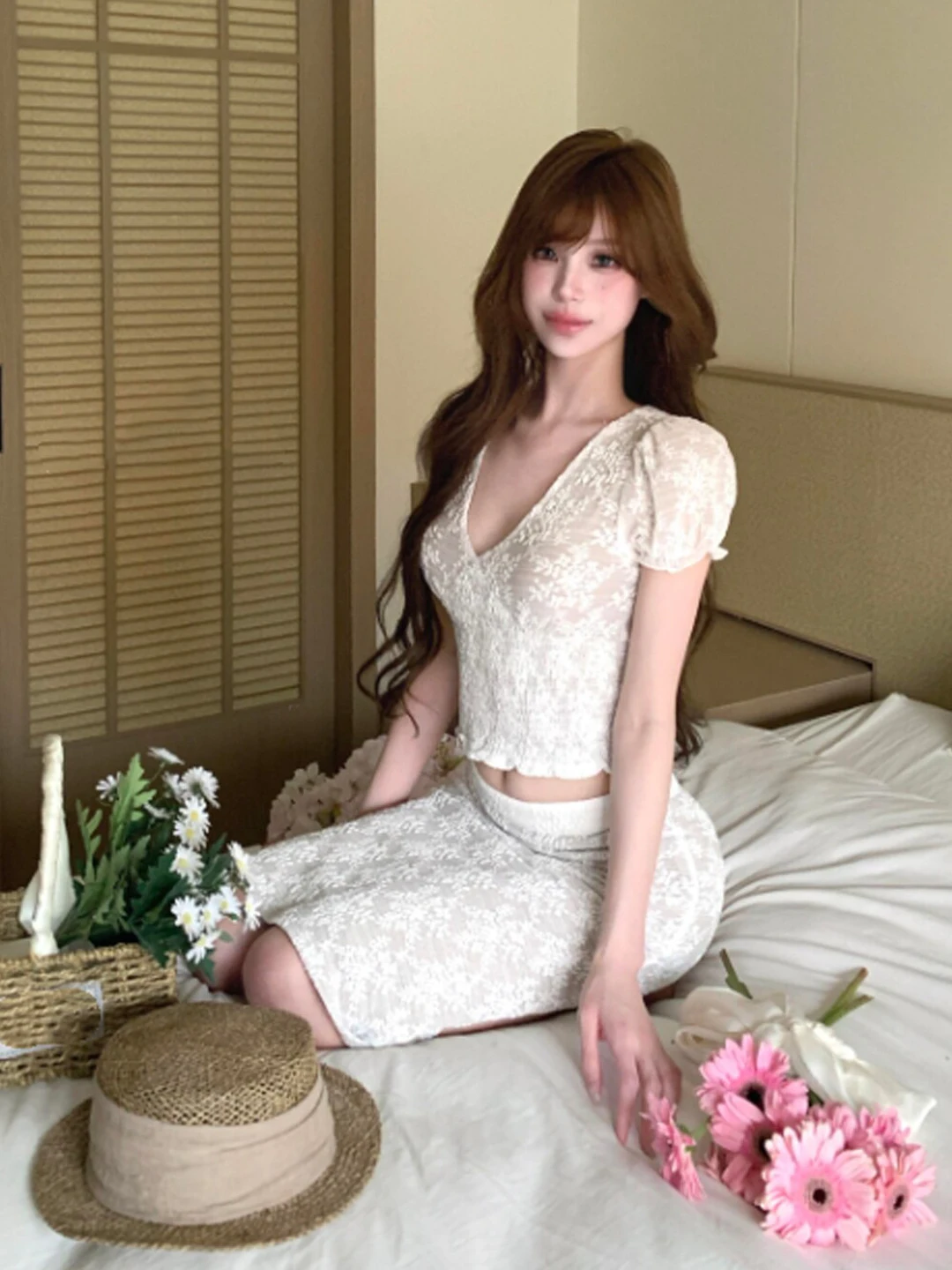 Elegant Two-Piece Set V-Neck Top And Wrap Skirt Comfortable Cotton Blend Summer Fashion Outfit for Women Casual Wear
Elegant Two-Piece Set V-Neck Top And Wrap Skirt Comfortable Cotton Blend Summer Fashion Outfit for Women Casual Wear