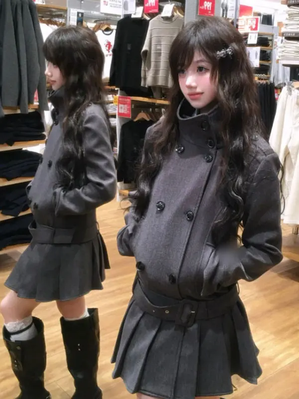 Женское шерстяное пальто в стиле ретро с воротником-стойкой и двубортной застежкой, модное зимнее пальто в британском стиле, элегантная и стильная верхняя одежда
Женское шерстяное пальто в стиле ретро с воротником-стойкой и двубортной застежкой, модное зимнее пальто в британском стиле, элегантная и стильная верхняя одежда