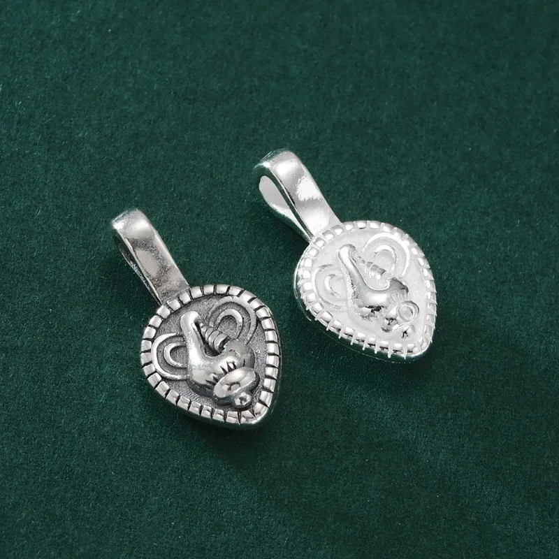 Exquisite Handmade Original Tibetan Conch Clip Side Hanging Double Heart Counter for DIY Bracelet Braided Silver Pendant Craft
Exquisite Handmade Original Tibetan Conch Clip Side Hanging Double Heart Counter for DIY Bracelet Braided Silver Pendant Craft