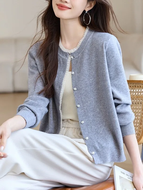 Роскошный женский вязаный свитер, кардиган, весенне-осенний сезон, магазин аутлет, модный легкий шелковый топ Camere с v-образным вырезом
Роскошный женский вязаный свитер, кардиган, весенне-осенний сезон, магазин аутлет, модный легкий шелковый топ Camere с v-образным вырезом