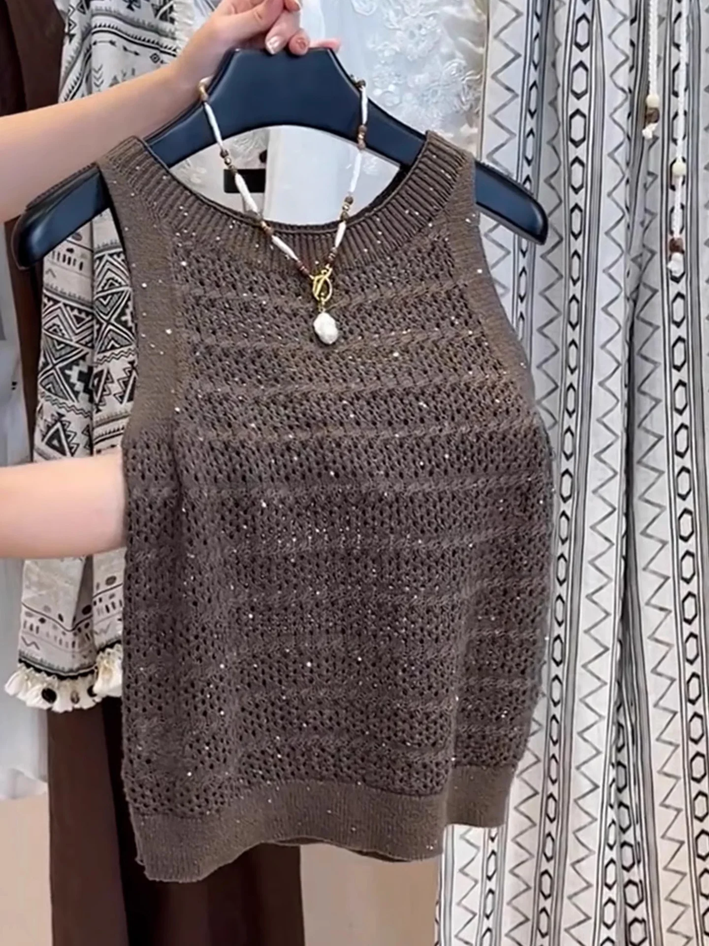 Slimming Color Ice Silk Sleeveless Top Women's round Neck Pullover Summer Fashionable Versatile Base Layer Shirt
Slimming Color Ice Silk Sleeveless Top Women's round Neck Pullover Summer Fashionable Versatile Base Layer Shirt