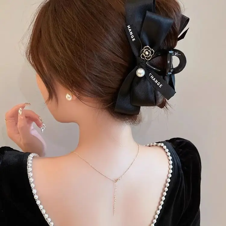 Vintage Camellia Medium Butterfly Knot Pearl Hair Clip for Women's New Versatile and Simple Four Seasons Shark Clip Headpiece
Vintage Camellia Medium Butterfly Knot Pearl Hair Clip for Women's New Versatile and Simple Four Seasons Shark Clip Headpiece