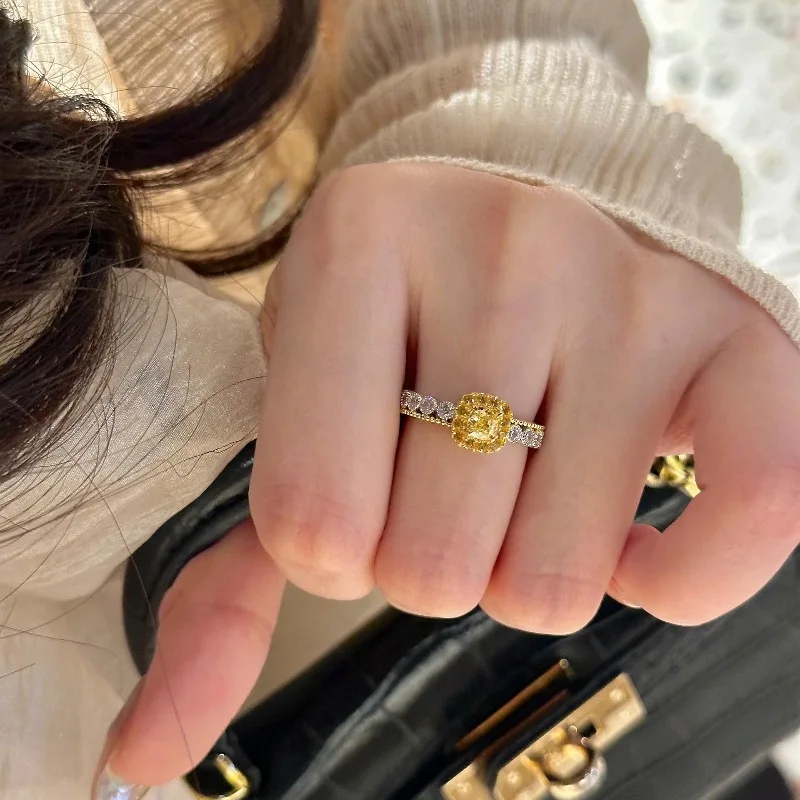 Light luxury shiny yellow crystal small sugar rings for women High quality silver 925 full diamond retro engagement ring jewelry
Light luxury shiny yellow crystal small sugar rings for women High quality silver 925 full diamond retro engagement ring jewelry