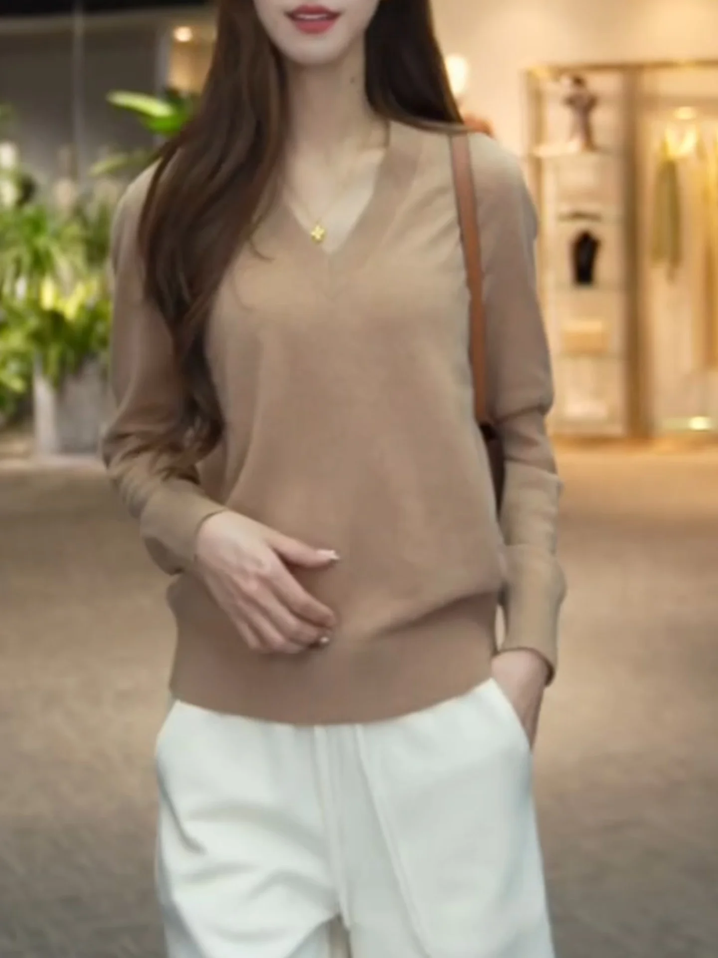 Autumn Winter Women's Loose V-Ne Long Sve Sweater Versatile Base Layer i Color Camere Underwear Faionable Commute
Autumn Winter Women's Loose V-Ne Long Sve Sweater Versatile Base Layer i Color Camere Underwear Faionable Commute