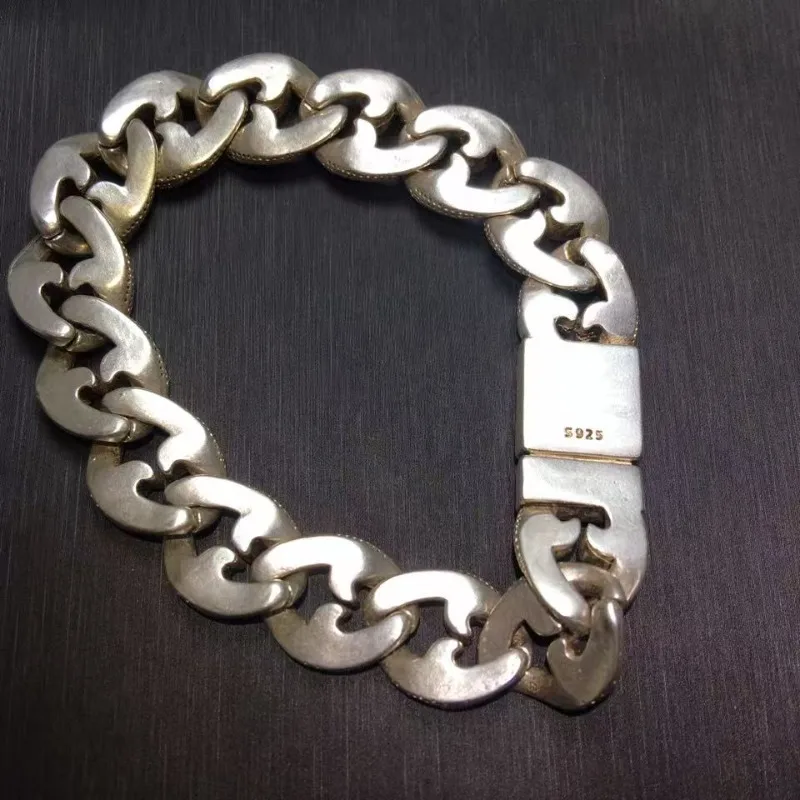 Tibetan silver bracelet with auspicious patterns for men and women, powerful and personalized gift for friends during holidays
Tibetan silver bracelet with auspicious patterns for men and women, powerful and personalized gift for friends during holidays
