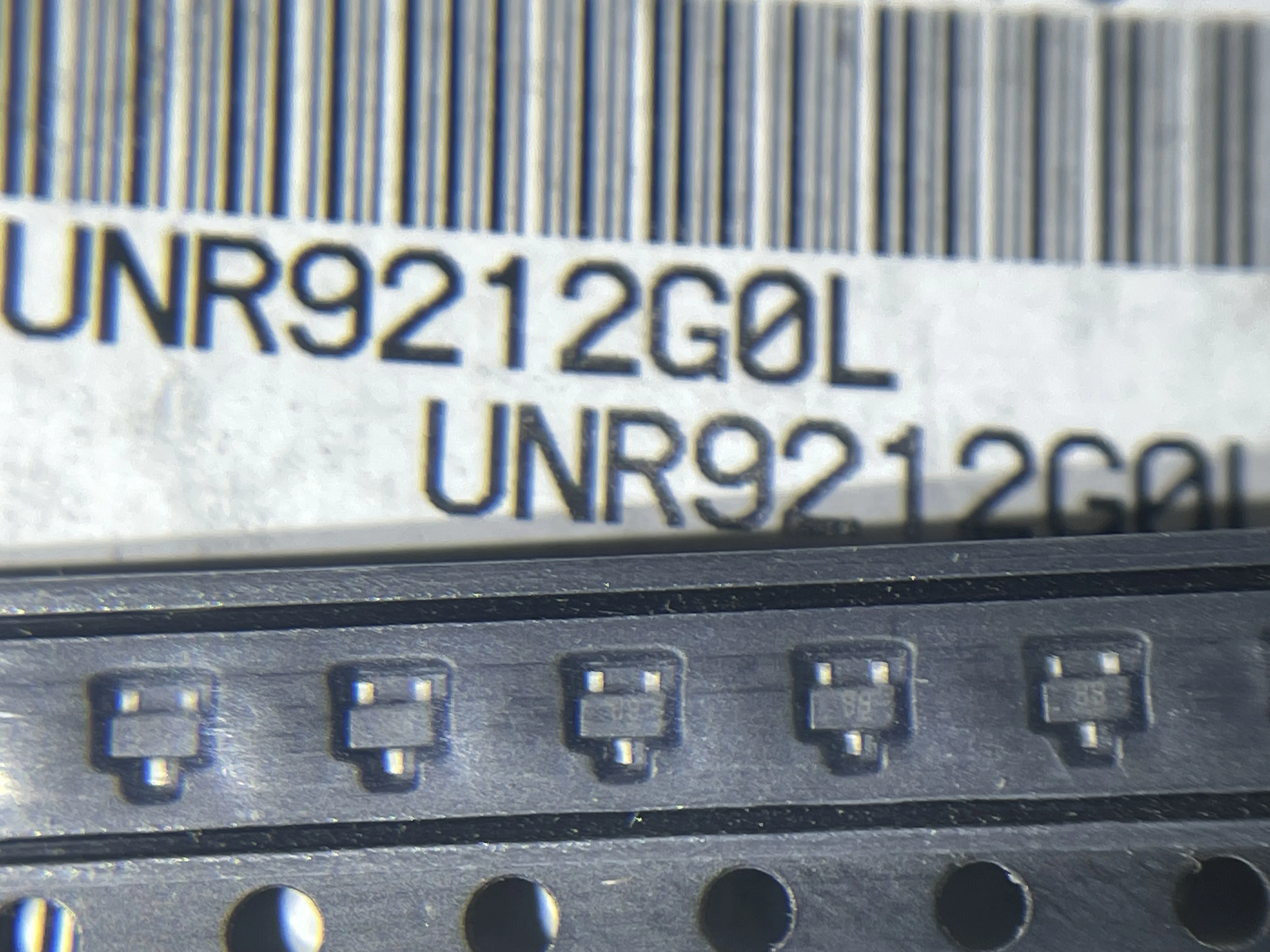 20 шт./партия, новые оригинальные UNR9212G0L UNR9212GOL TRANS PREBIAS NPN 50В SSMINI3 Код: 8B
20 шт./партия, новые оригинальные UNR9212G0L UNR9212GOL TRANS PREBIAS NPN 50В SSMINI3 Код: 8B