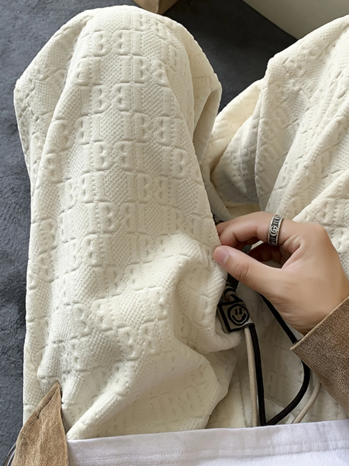 Мужские повседневные брюки оверсайз в американском стиле, модные свободные спортивные штаны, молодежные вельветовые брюки для отдыха
Мужские повседневные брюки оверсайз в американском стиле, модные свободные спортивные штаны, молодежные вельветовые брюки для отдыха