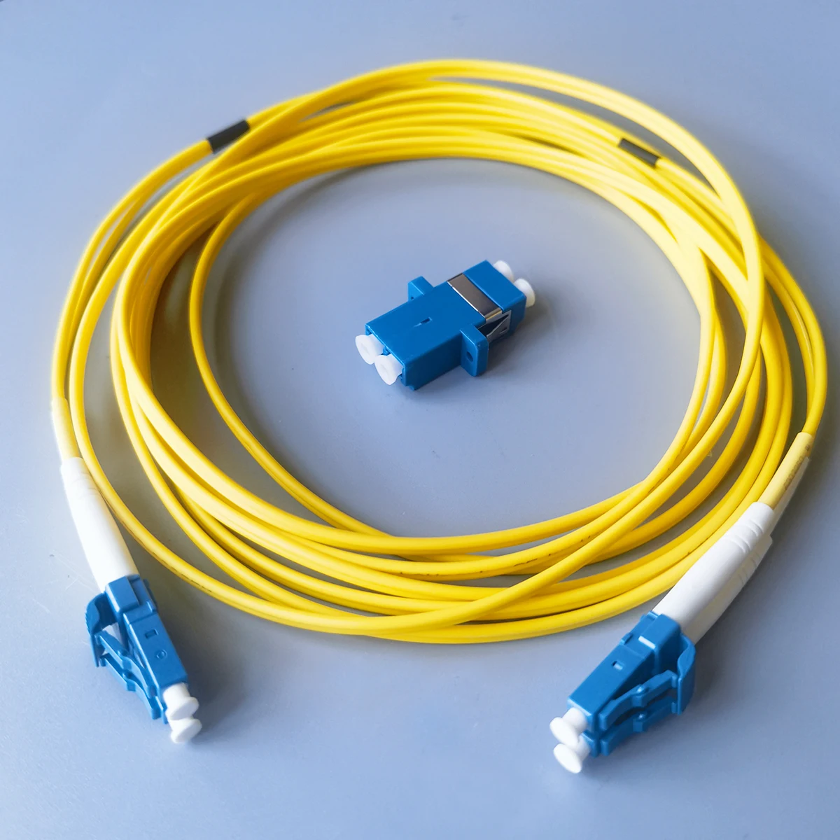 LC/UPC-LC/UPC 2,0 мм 3 м волоконно-оптический патч-корд LSZH 9/125 OS2 внутренний FTTH Коммуникационный оптоволоконный Удлинительный кабель
LC/UPC-LC/UPC 2,0 мм 3 м волоконно-оптический патч-корд LSZH 9/125 OS2 внутренний FTTH Коммуникационный оптоволоконный Удлинительный кабель