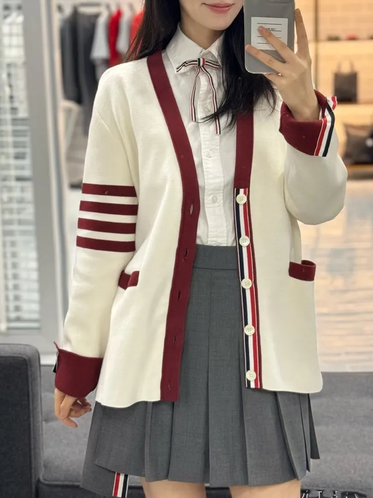 Высококачественная версия, повседневный свободный полосатый длинный вязаный открытый кардиган в европейском стиле для женщин, свободный полосатый топ свеча V-Ne
Высококачественная версия, повседневный свободный полосатый длинный вязаный открытый кардиган в европейском стиле для женщин, свободный полосатый топ свеча V-Ne