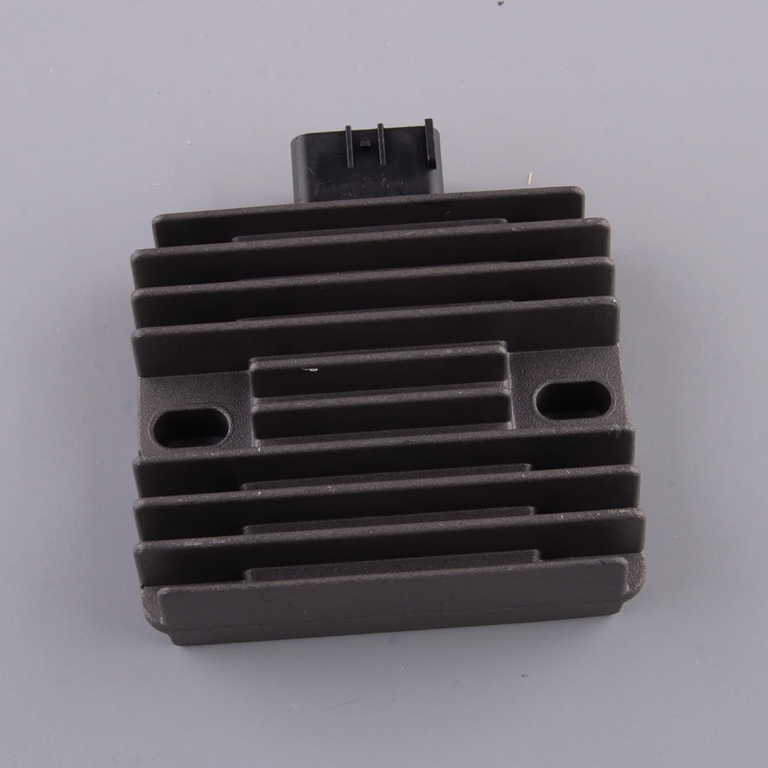 6D3-81960-00-00 881346T Outboard Voltage Rectifier Regulator Fit for Mercury Mercruiser F115 F100 Yamaha F100D F90B F80C F75A
6D3-81960-00-00 881346T Outboard Voltage Rectifier Regulator Fit for Mercury Mercruiser F115 F100 Yamaha F100D F90B F80C F75A