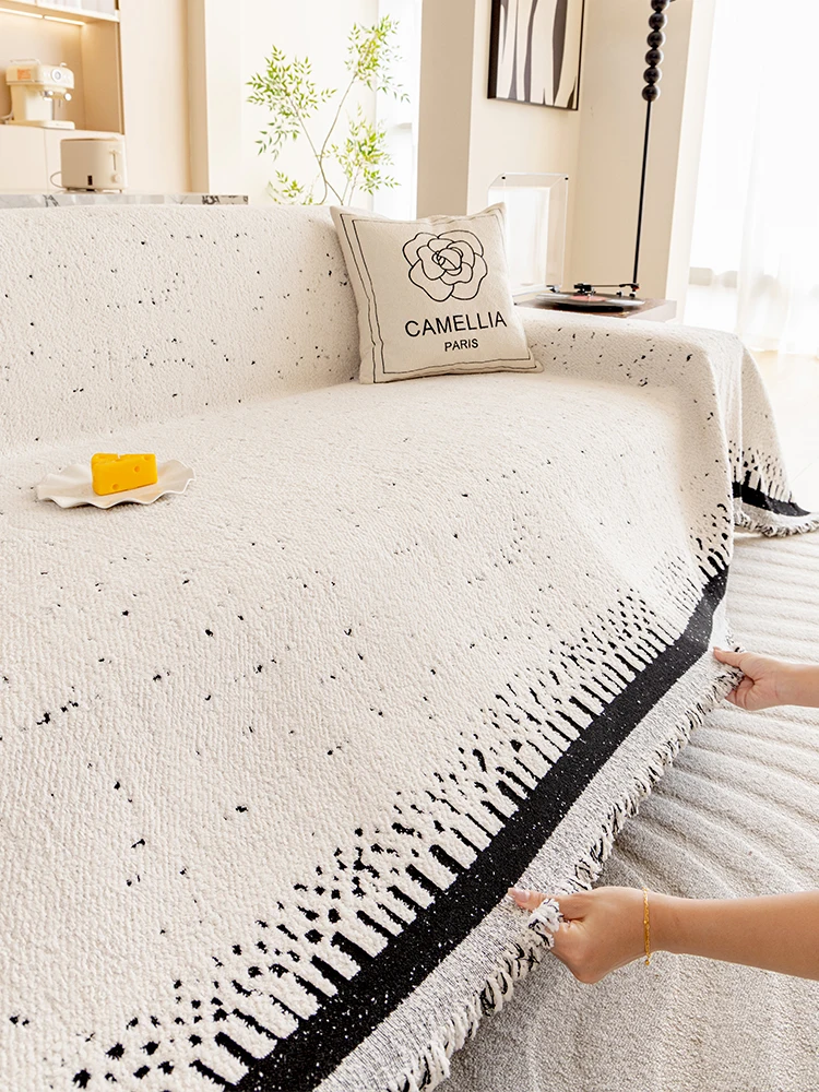 Новый роскошный чехол для дивана 2025 года, цельный, противоскользящий, современный, простой, теплый, функциональный
Новый роскошный чехол для дивана 2025 года, цельный, противоскользящий, современный, простой, теплый, функциональный