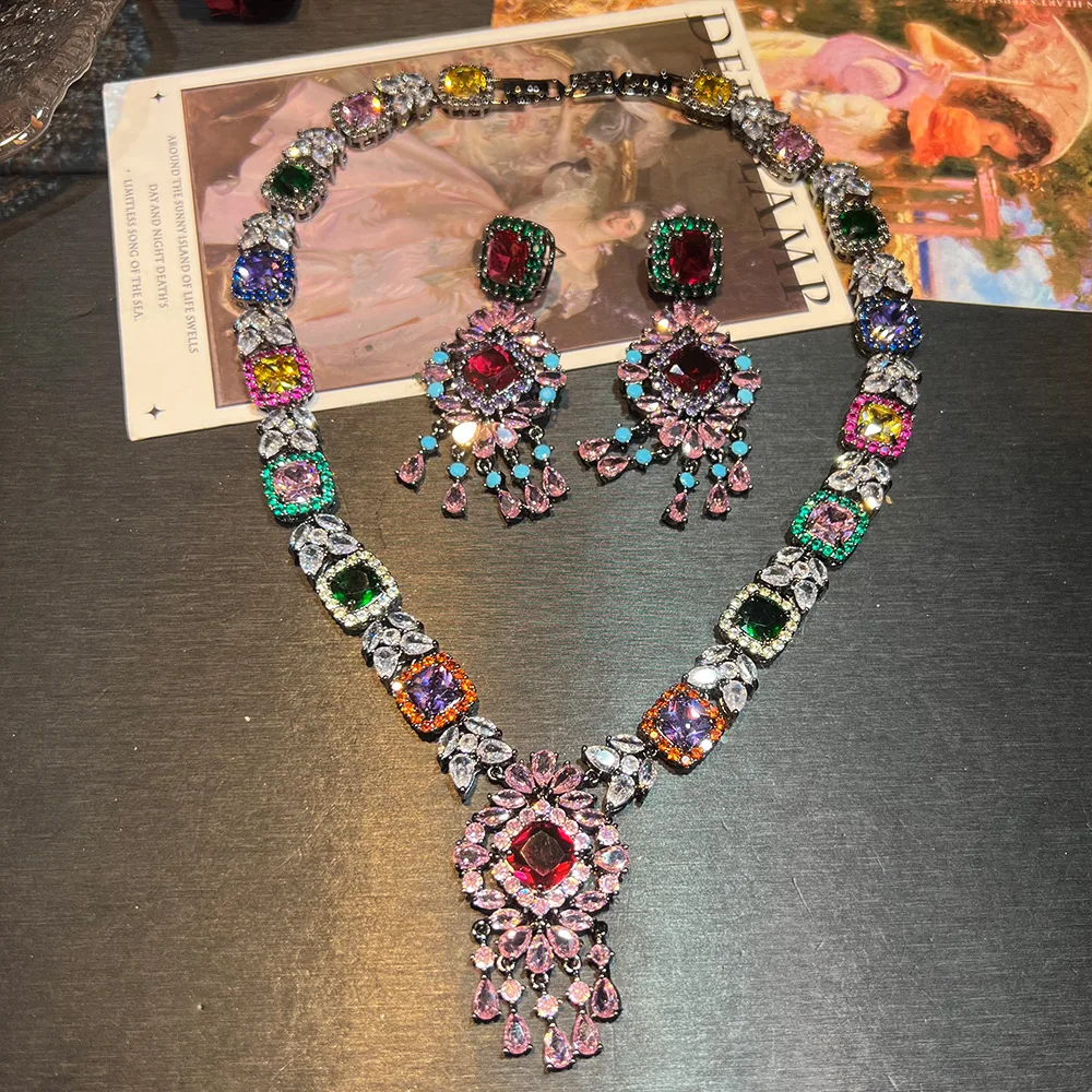 Роскошные разноцветные циркониевые кристаллы, ожерелье и серьги, комплект элитных ювелирных изделий в стиле барокко, элегантные аксессуары для свадебной вечеринки
Роскошные разноцветные циркониевые кристаллы, ожерелье и серьги, комплект элитных ювелирных изделий в стиле барокко, элегантные аксессуары для свадебной вечеринки