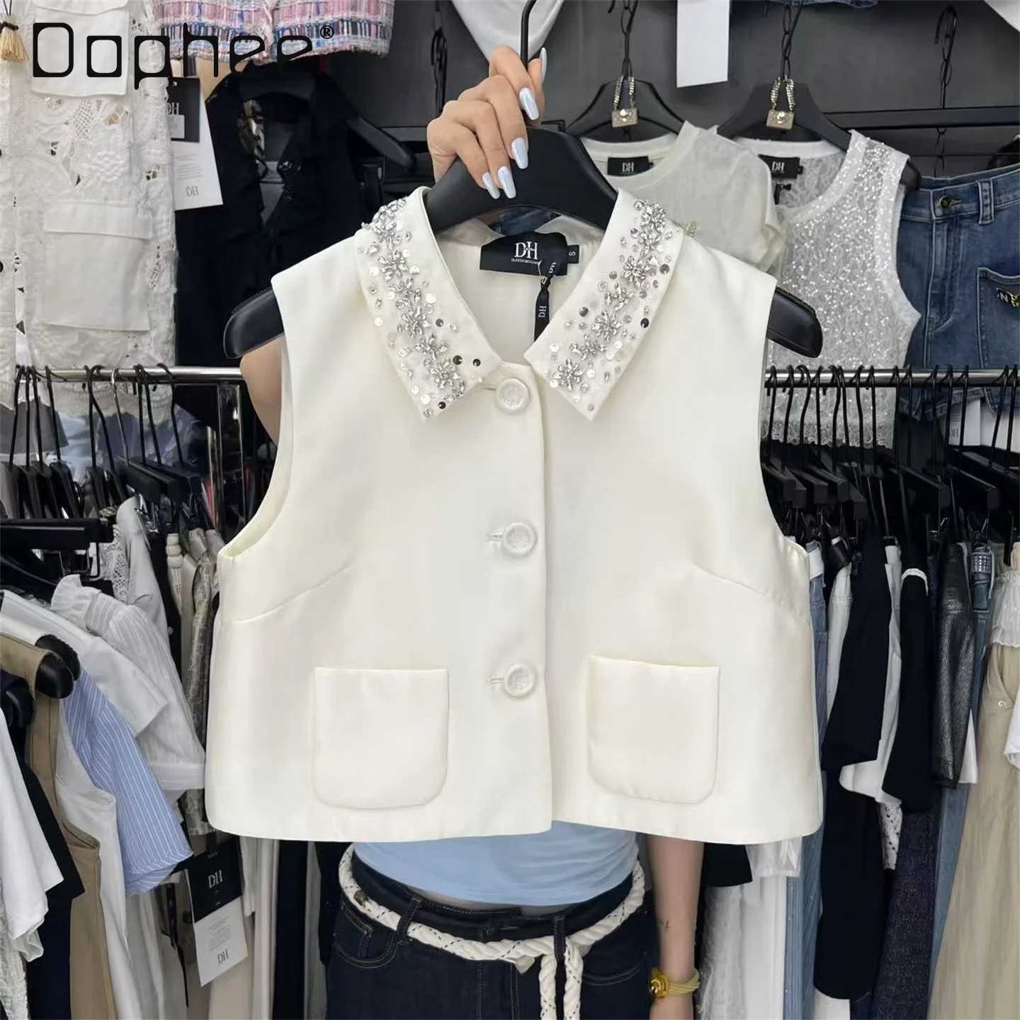 Korean Ins Heavy Industry Beaded Lapel Single-breasted Slim Vest Top High-end Fashion Single-breasted Short Sleeveless Jacket
Korean Ins Heavy Industry Beaded Lapel Single-breasted Slim Vest Top High-end Fashion Single-breasted Short Sleeveless Jacket