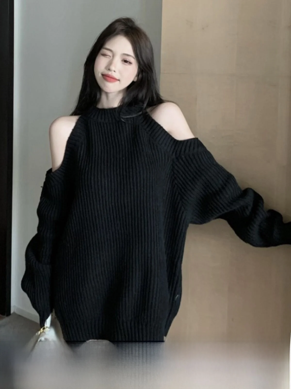 Loose Black Hollow out Shoulder Oversize Sweater Women Spring Autumn Hang Neck Knitted Top Comfortable Loose Long Style
Loose Black Hollow out Shoulder Oversize Sweater Women Spring Autumn Hang Neck Knitted Top Comfortable Loose Long Style