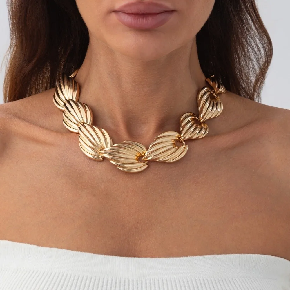 Punk Shell Splicing Chokers Necklaces European and American Metal Exaggerated Neck Jewelry Geometric Texture
Punk Shell Splicing Chokers Necklaces European and American Metal Exaggerated Neck Jewelry Geometric Texture