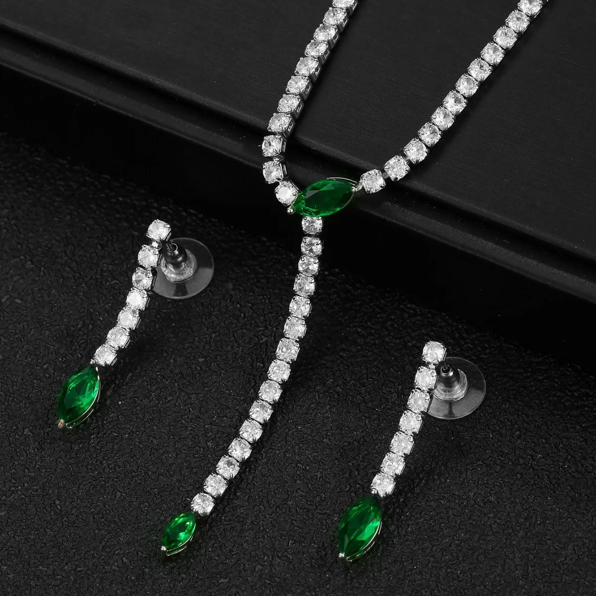 shiny zircon jewelry sets necklace earrings green water drop pendant women dinner party wedding simplicity jewelry
shiny zircon jewelry sets necklace earrings green water drop pendant women dinner party wedding simplicity jewelry