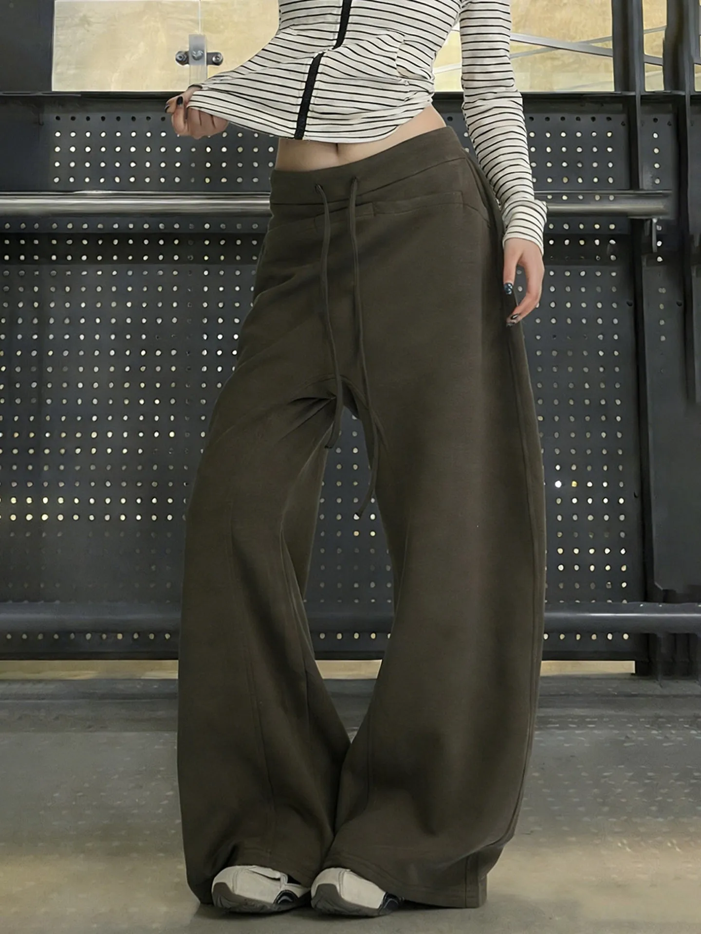Loose Wide Leg Pants Women's Casual High Waist Jazz Dance Floor Length Pants Draped Aesthetic American Style Knife
Loose Wide Leg Pants Women's Casual High Waist Jazz Dance Floor Length Pants Draped Aesthetic American Style Knife