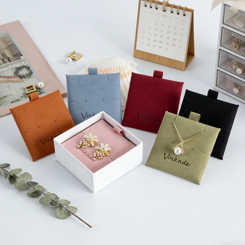 Custom Embossed Jewelry Display 6x6cm Cards Earring Necklace Storage Accessories Packing Microfiber Pads for DIY Jewelry Box Bag
Custom Embossed Jewelry Display 6x6cm Cards Earring Necklace Storage Accessories Packing Microfiber Pads for DIY Jewelry Box Bag