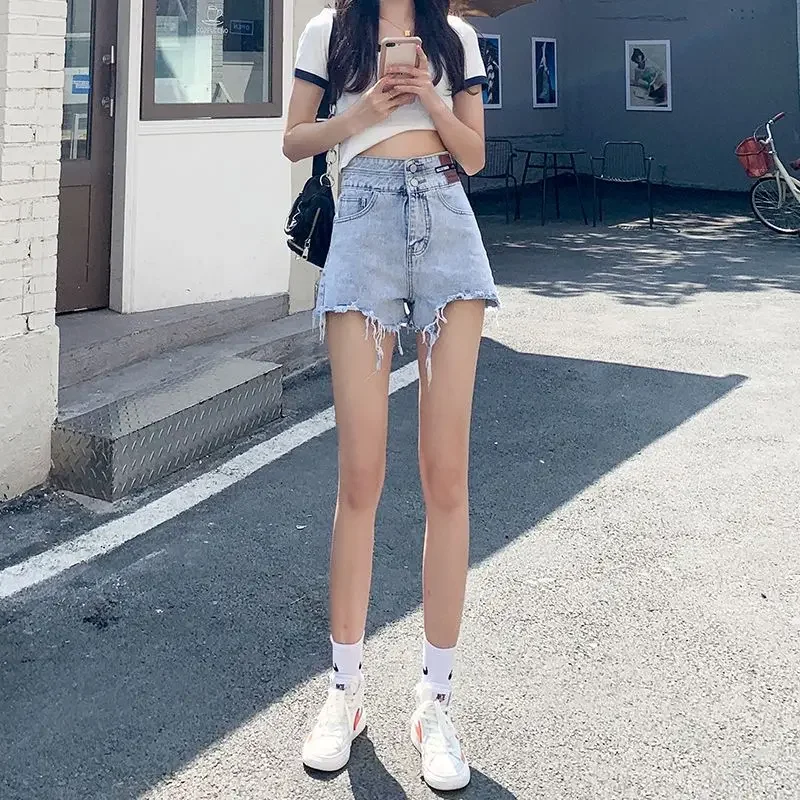 High Waist Button Women's Denim Shorts To Wear Kpop Harajuku Fashion Female Short Jeans Pants Design Aesthetic Y2k Vintage Jorts
High Waist Button Women's Denim Shorts To Wear Kpop Harajuku Fashion Female Short Jeans Pants Design Aesthetic Y2k Vintage Jorts
