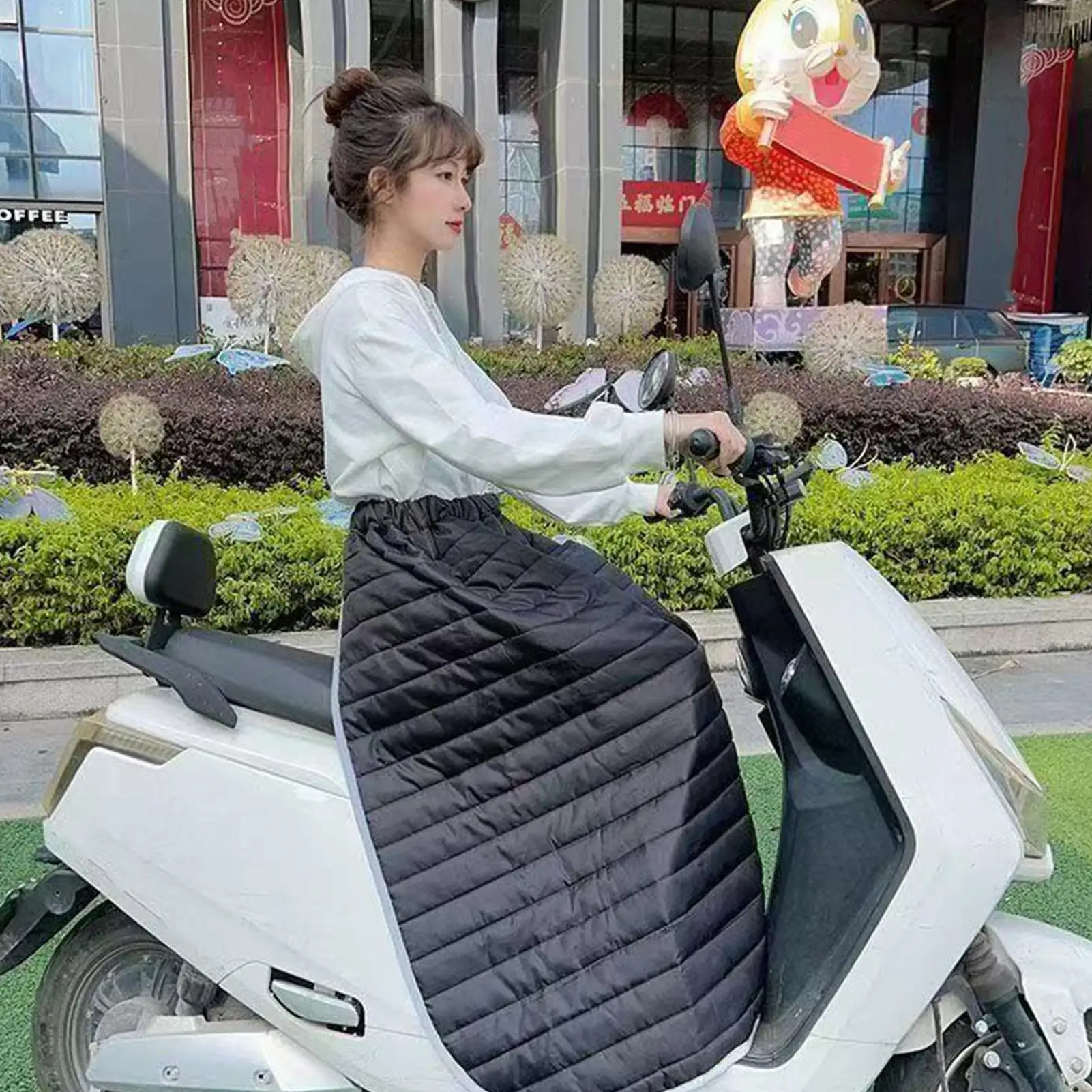 Scooter Windproof Leg Cover Thickened Waterproof Cold Weather Protection Universal for Men & Women, Outdoor Commuting Riding
Scooter Windproof Leg Cover Thickened Waterproof Cold Weather Protection Universal for Men & Women, Outdoor Commuting Riding