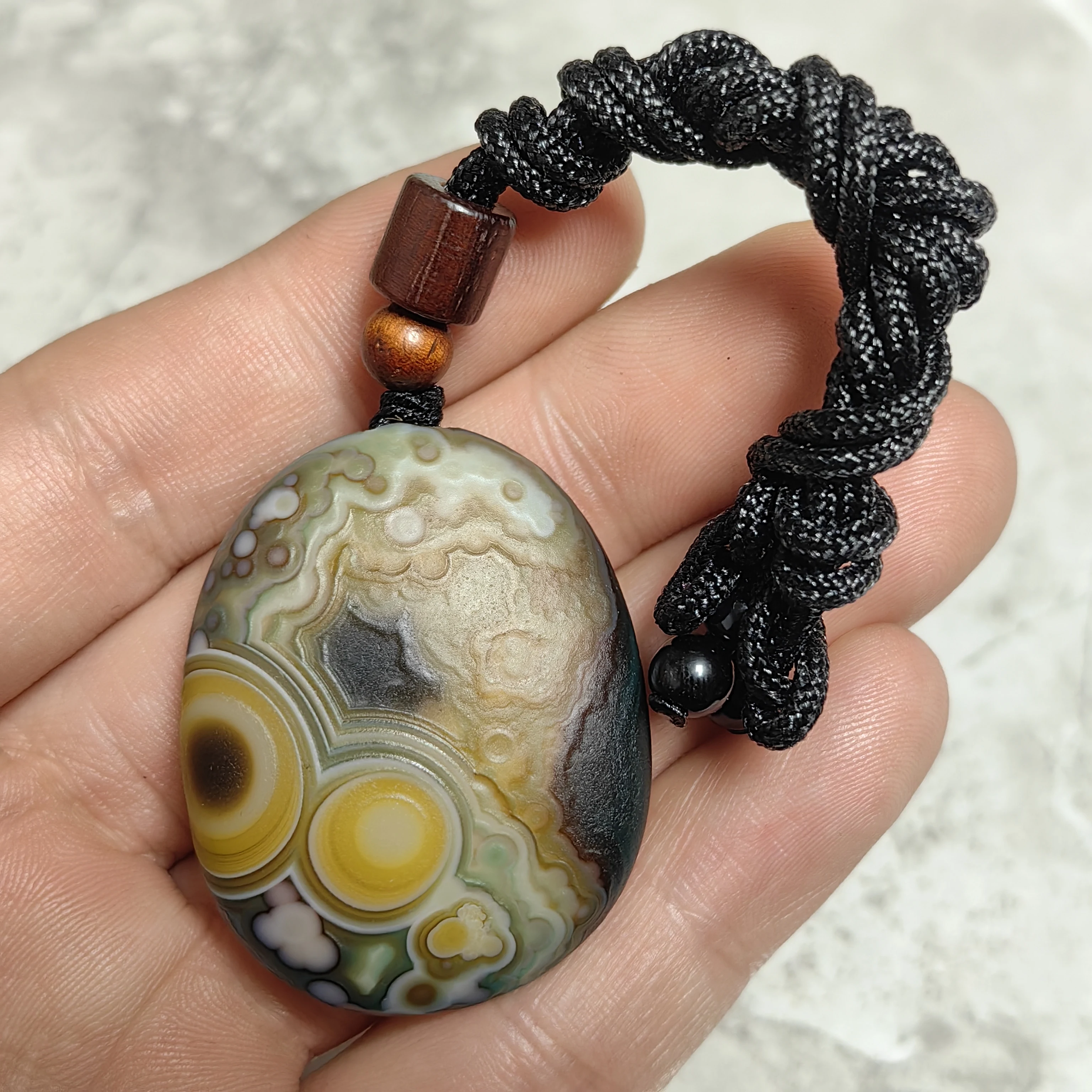 Натуральный агат «Божественное Глазное Каменное Сердце» для привлечения удачи, богатства, снятия стресса, отпугивания зла. Амулет, ювелирное украшение, подвеска, декор для рукоделия.
Натуральный агат «Божественное Глазное Каменное Сердце» для привлечения удачи, богатства, снятия стресса, отпугивания зла. Амулет, ювелирное украшение, подвеска, декор для рукоделия.