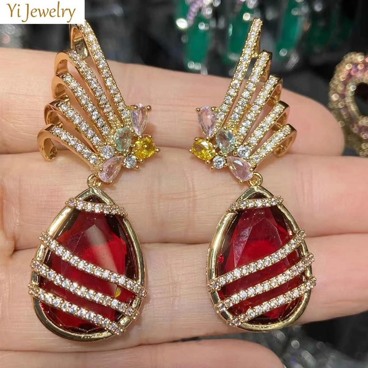 Women's Cubic Zirconia Water Drop Pendant Ear Cuffs - Red Purple Green White Shiny Earrings for Evening Party Daily Wear
Women's Cubic Zirconia Water Drop Pendant Ear Cuffs - Red Purple Green White Shiny Earrings for Evening Party Daily Wear
