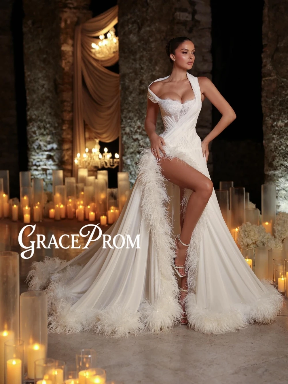Luxury Feather Trimmed Wedding Dress Sexy High Slit Lace Corset Bridal Gown 2026 Chic Flowy A Line Formal Bride Wear Customized
Luxury Feather Trimmed Wedding Dress Sexy High Slit Lace Corset Bridal Gown 2026 Chic Flowy A Line Formal Bride Wear Customized