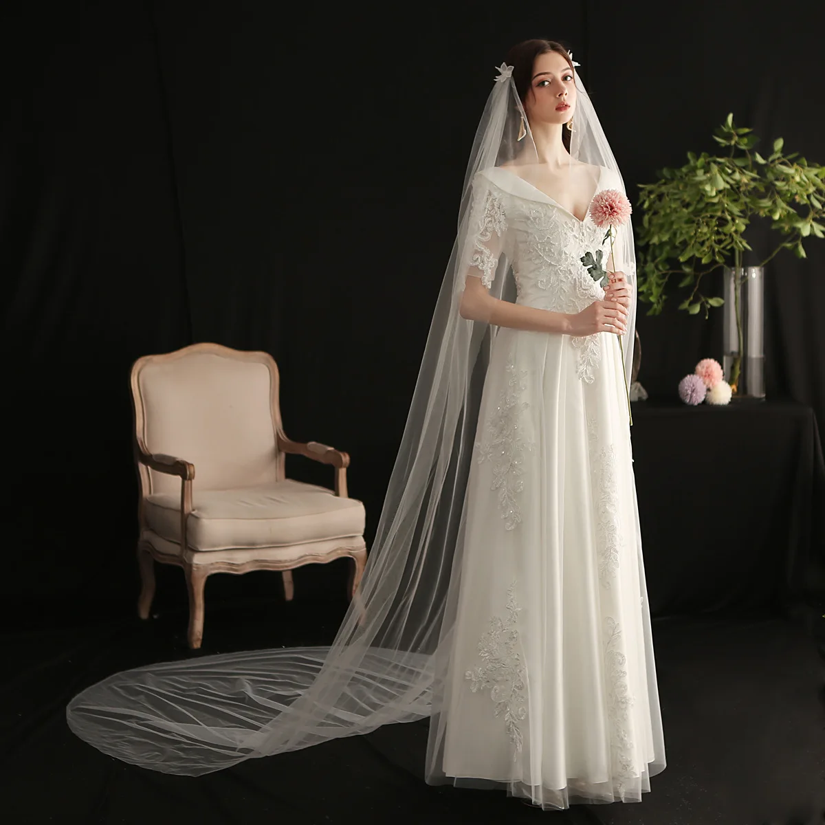 V655 European and American Style Extra-Long 3m Double Comb Bridal Wedding Headpiece, White Sweet Floral Simple Trailing Large Veil
V655 European and American Style Extra-Long 3m Double Comb Bridal Wedding Headpiece, White Sweet Floral Simple Trailing Large Veil