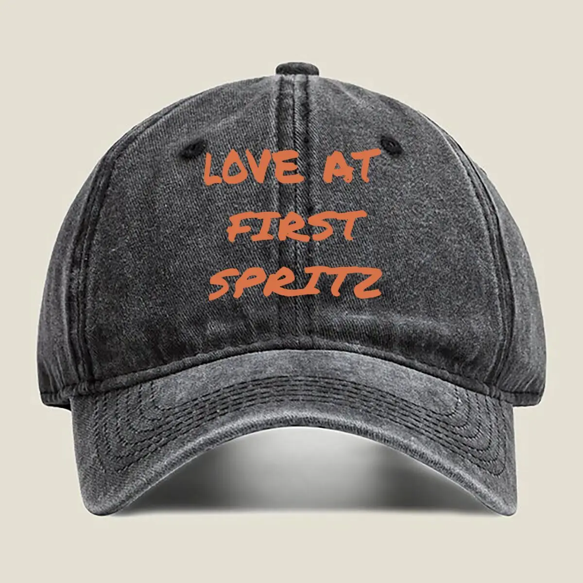 «Love at First Spritz Playful, Drink — тематический текстовый художественный дизайн» Промытая бейсболка
«Love at First Spritz Playful, Drink — тематический текстовый художественный дизайн» Промытая бейсболка