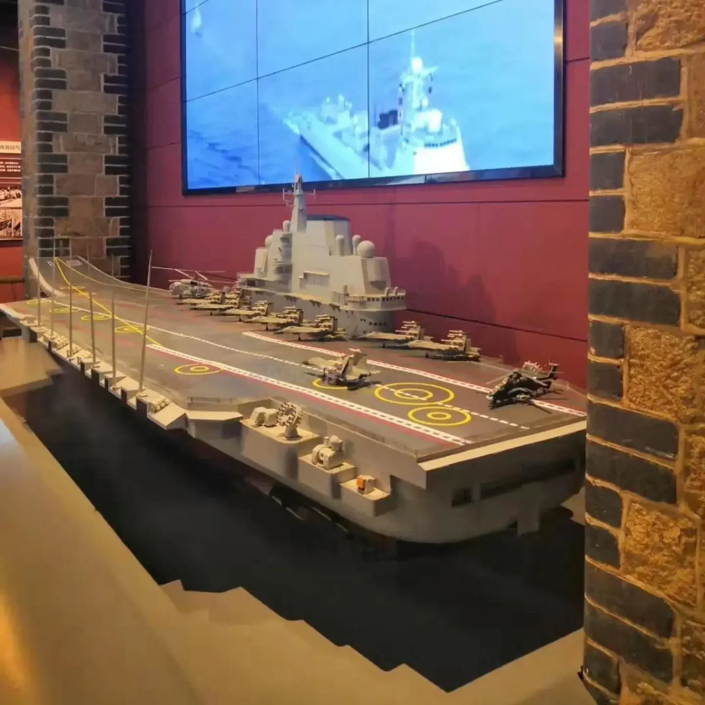 Large military model Jiaolong aircraft carrier frigate destroyer wrought iron simulation
Large military model Jiaolong aircraft carrier frigate destroyer wrought iron simulation