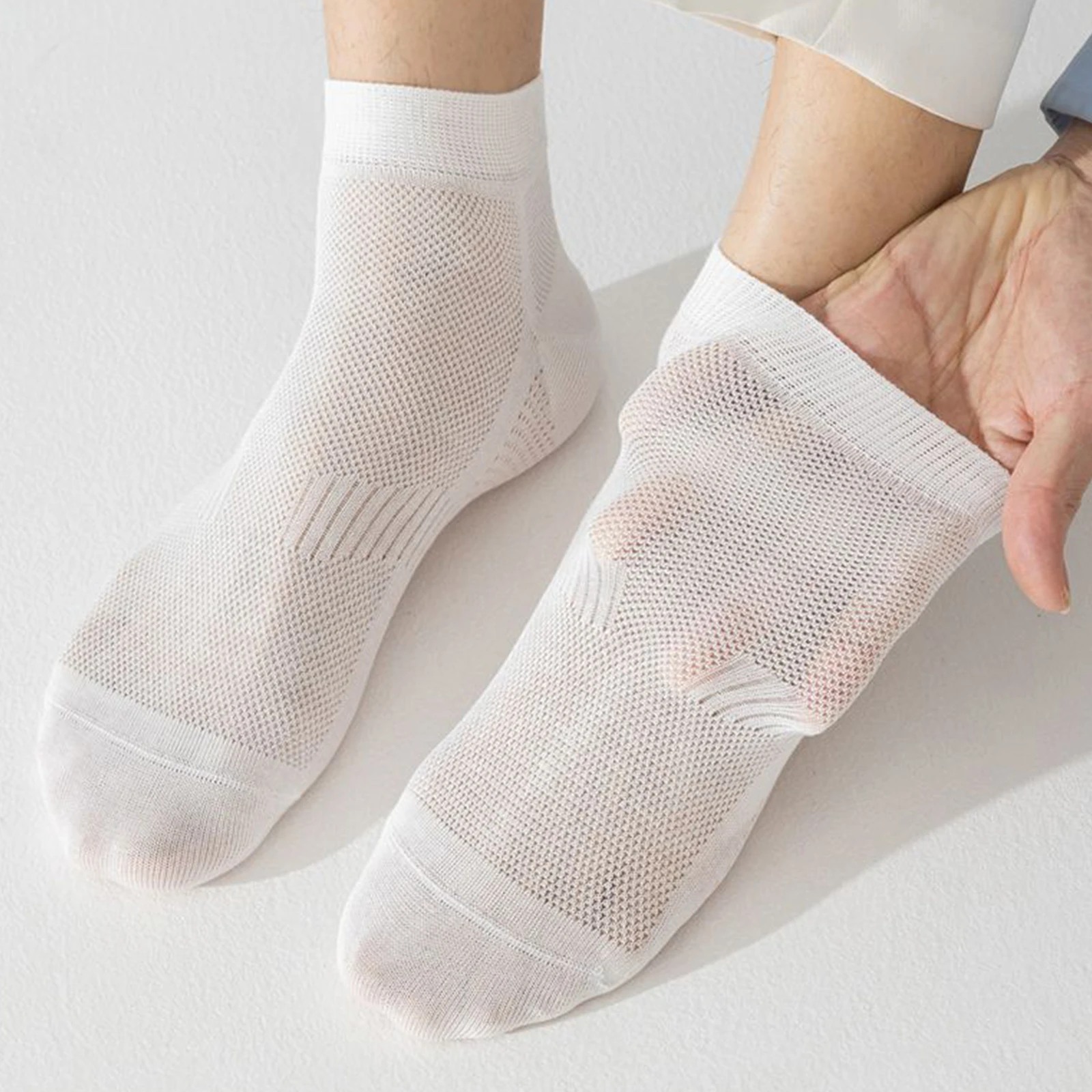 Men's Mesh Breathable Ankle Socks Thin Seamless Sports Socks Lightweight Socks Daily Casual Athletic Wear with Hollow Design
Men's Mesh Breathable Ankle Socks Thin Seamless Sports Socks Lightweight Socks Daily Casual Athletic Wear with Hollow Design