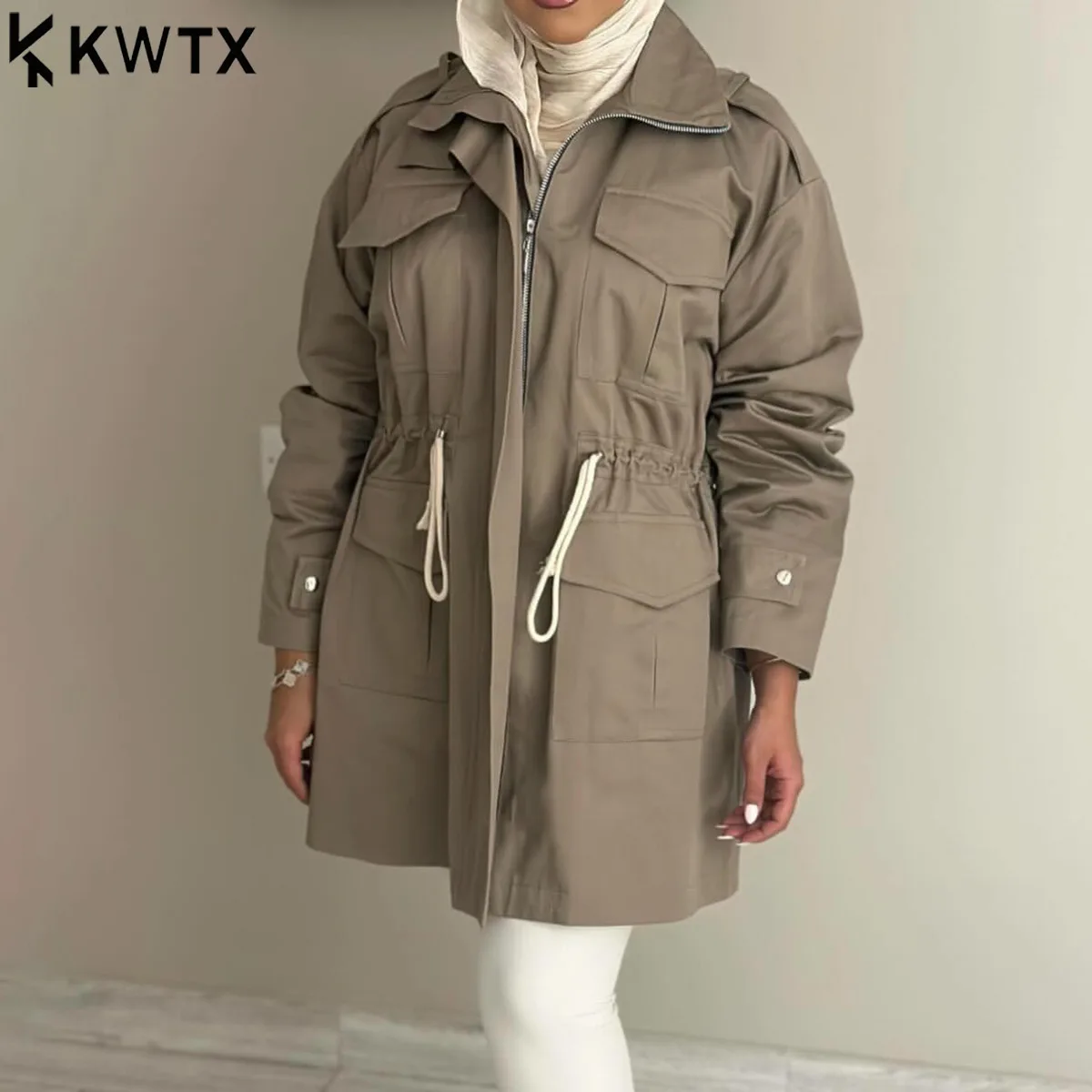 KWTX 2025 Women's New Style Thin Ribbon Drawstring Clasp Crochet Chain Top - Elegant and Fashionable Casual Wear in Khaki Color
KWTX 2025 Women's New Style Thin Ribbon Drawstring Clasp Crochet Chain Top - Elegant and Fashionable Casual Wear in Khaki Color
