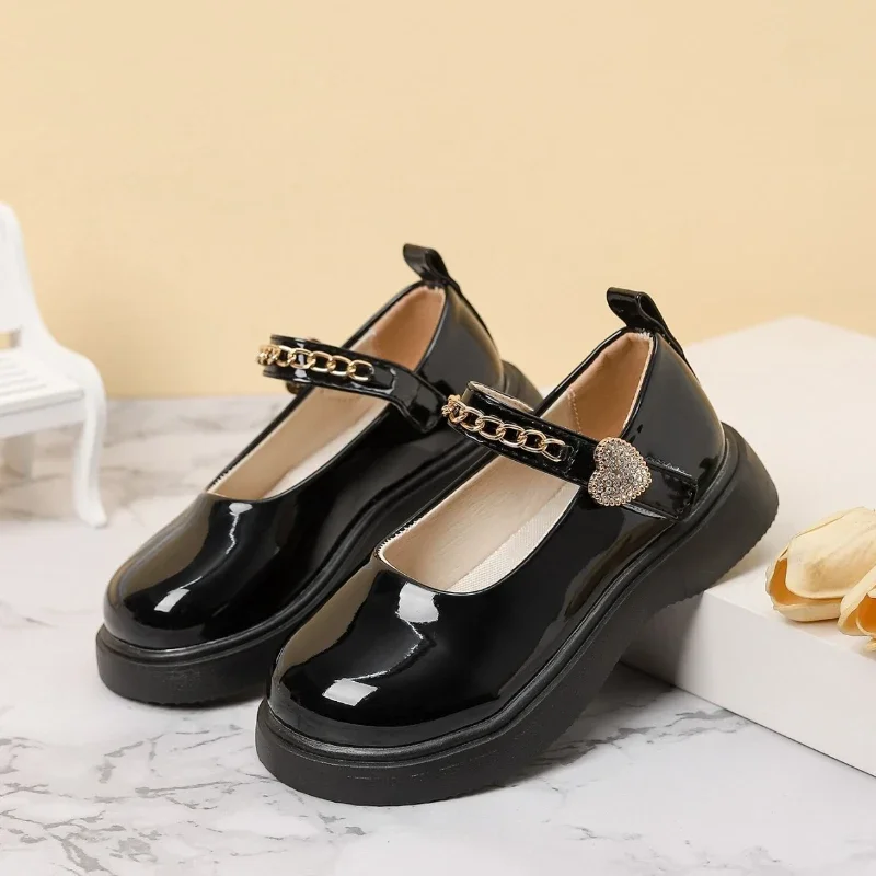 Fashion Girl Shoe 2025 Autumn New Soft Sole Gril Leather Shoe British Child Shoes Classic Performance Shoes Dress for Girls 여아신발
Fashion Girl Shoe 2025 Autumn New Soft Sole Gril Leather Shoe British Child Shoes Classic Performance Shoes Dress for Girls 여아신발