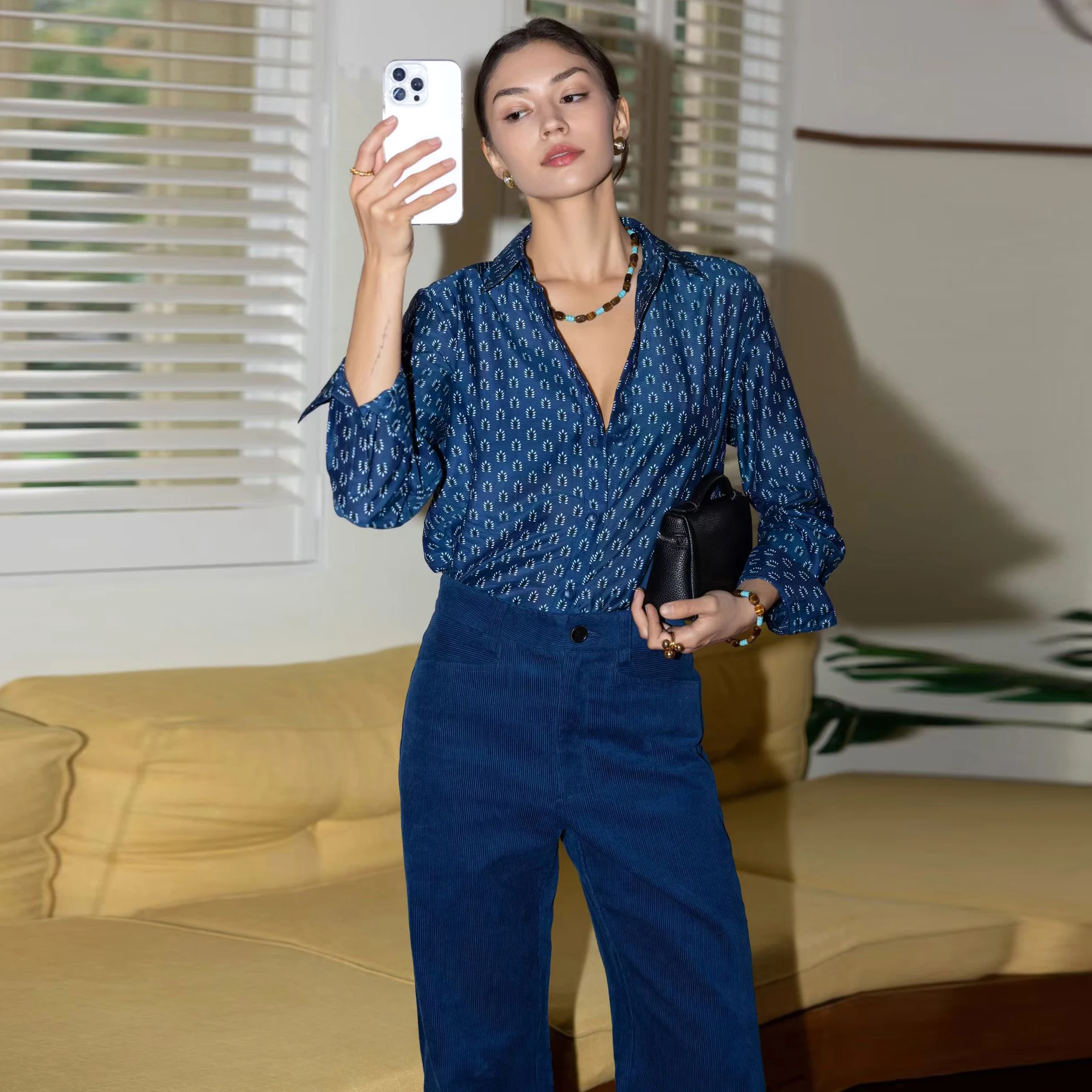 Maiding Sexy Wit Teasing Loose Faionable Silky Retro Long Sve irt Vintage Sle Geometric Pattern ex Casual Wear
Maiding Sexy Wit Teasing Loose Faionable Silky Retro Long Sve irt Vintage Sle Geometric Pattern ex Casual Wear