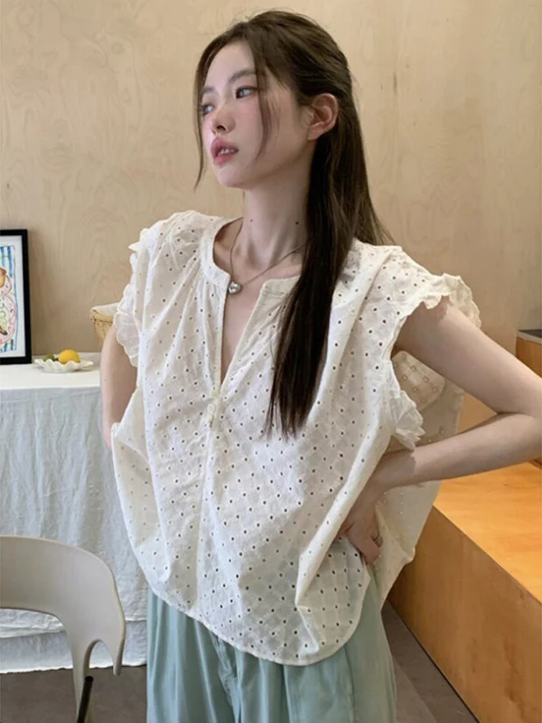 Fashionable Lace Trim Shirt Spring 2026 Women's Upper Body Design Small Flying Sleeve Commute Style Korean Loose Fit V-neck
Fashionable Lace Trim Shirt Spring 2026 Women's Upper Body Design Small Flying Sleeve Commute Style Korean Loose Fit V-neck
