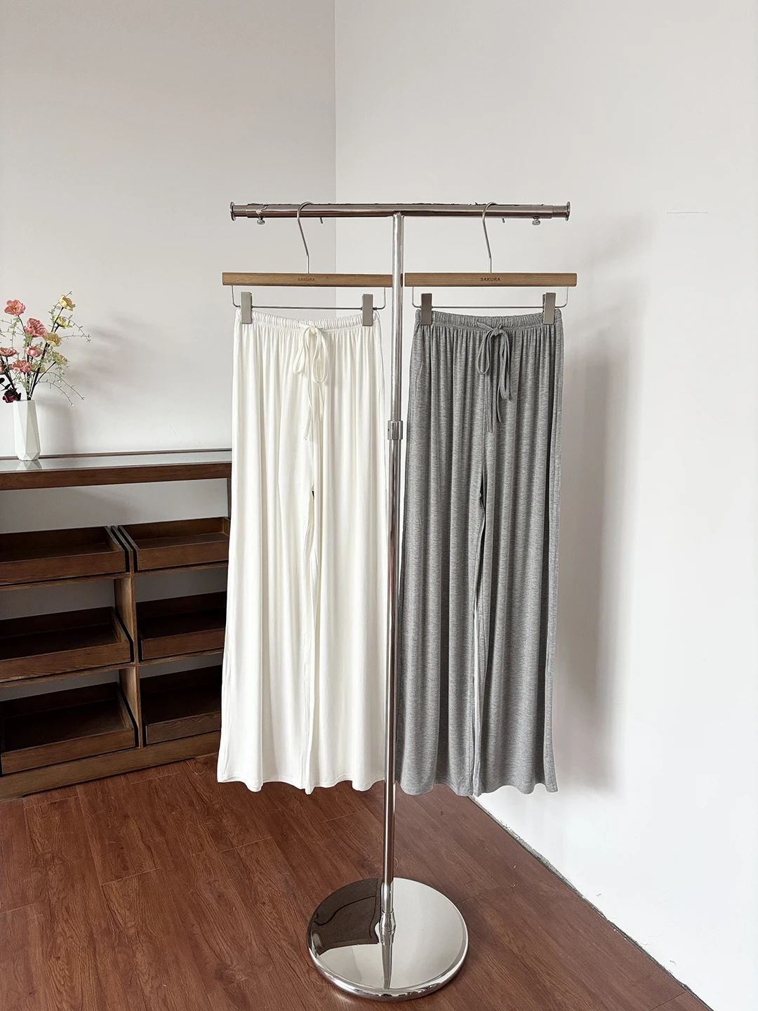 2026 Summer New Korean Style Chic Casual Pants Draped Wide Leg Pants Women's Commute High Waist Loose Fit Trousers
2026 Summer New Korean Style Chic Casual Pants Draped Wide Leg Pants Women's Commute High Waist Loose Fit Trousers