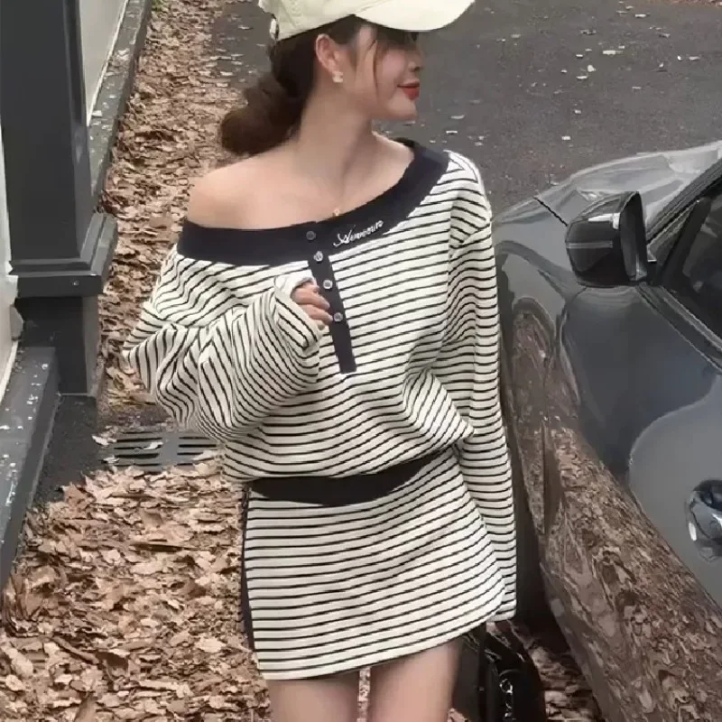 Sweet Hot Girl Casual Suit Women's Autumn Striped Diagonal Shoulder Long-sleeve Hoodie High-waisted Culottes Two-piece Set
Sweet Hot Girl Casual Suit Women's Autumn Striped Diagonal Shoulder Long-sleeve Hoodie High-waisted Culottes Two-piece Set