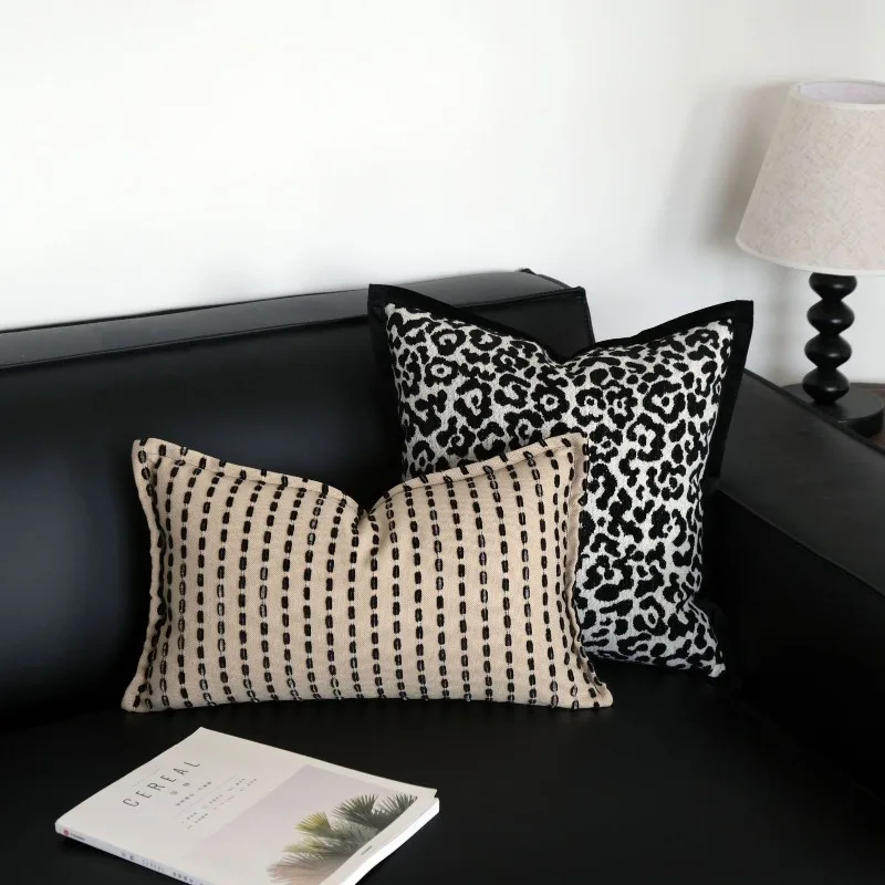 Modern Cushion Cover Chenille Luxury Leopard Print Striped Beige Black Soft Woven Neutral Tone Throw Pillow Cover for Sofa Decor
Modern Cushion Cover Chenille Luxury Leopard Print Striped Beige Black Soft Woven Neutral Tone Throw Pillow Cover for Sofa Decor